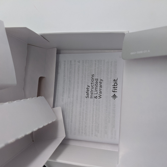 ⛔SOLD⛔ Fitbit Versa Lite - white band - Picture 5 of 12